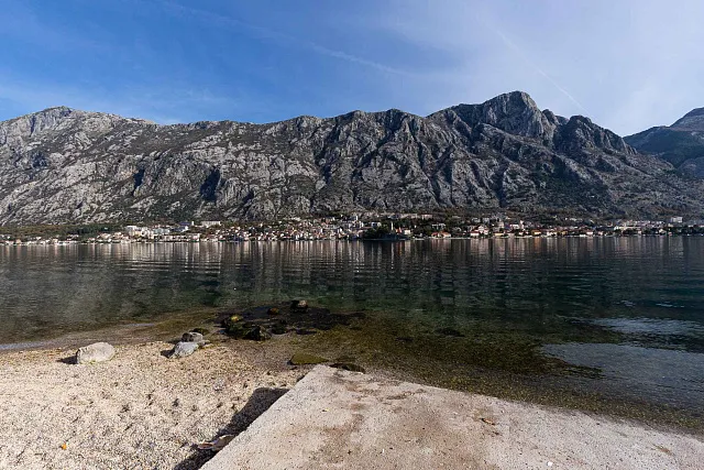 A luxurious three-story villa on the first sea line in  Kotor — photo 64